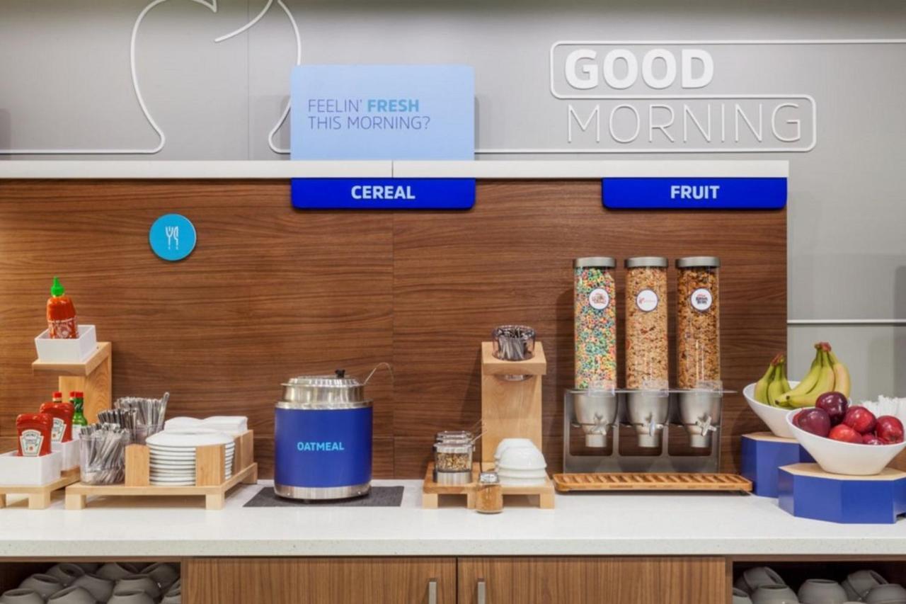 Holiday Inn Express & Suites Muskegon - Grand Haven By Ihg Bagian luar foto