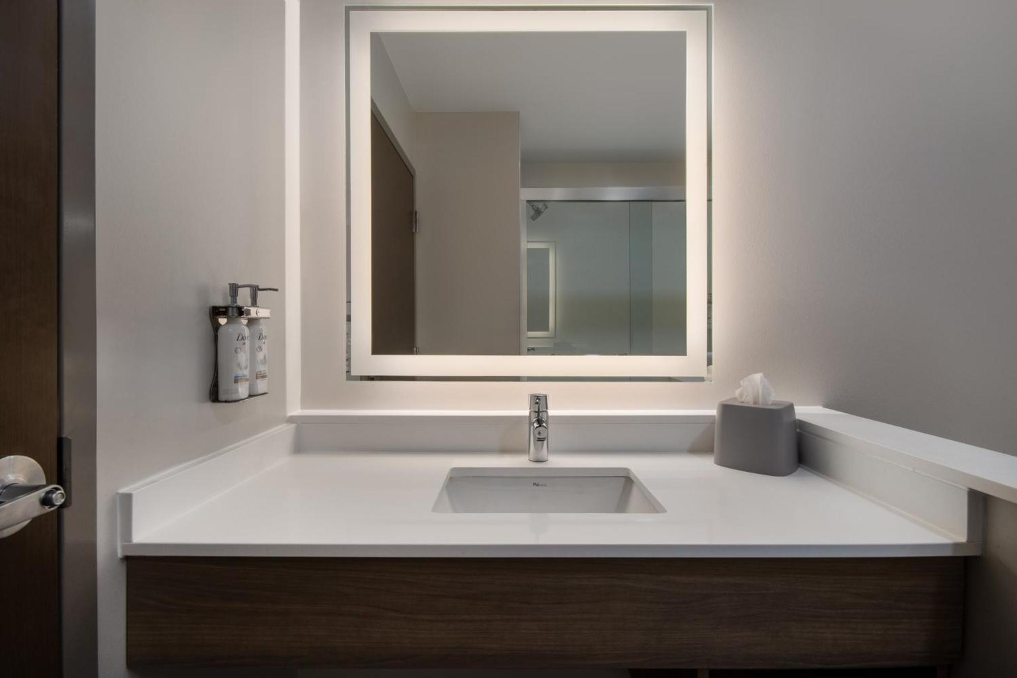 Holiday Inn Express & Suites Muskegon - Grand Haven By Ihg Bagian luar foto
