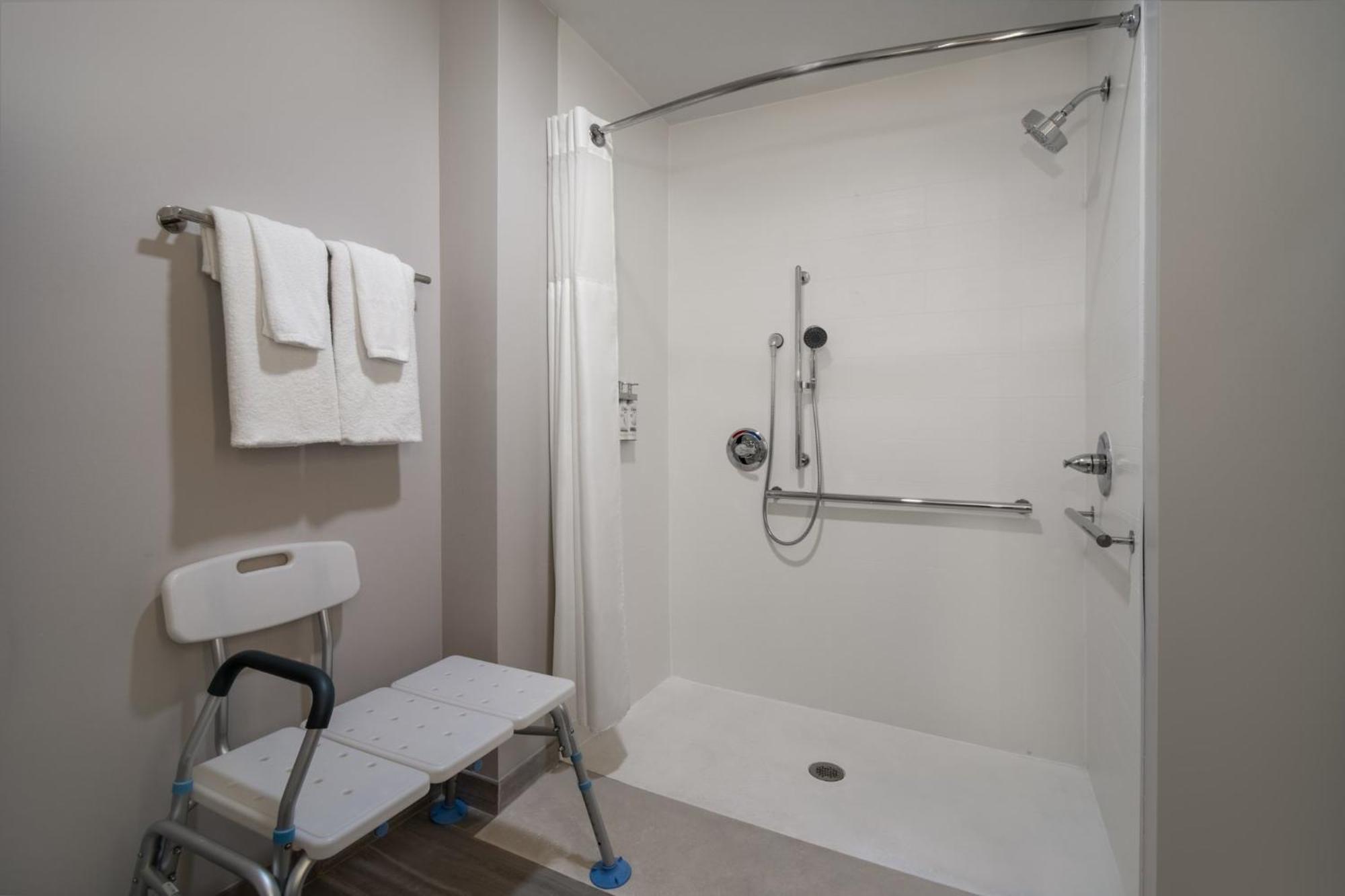 Holiday Inn Express & Suites Muskegon - Grand Haven By Ihg Bagian luar foto